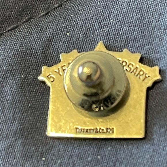 Tiffany MGM studio 5 year anniversary pin - Picture 3 of 3